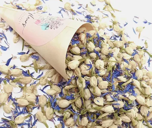 Cornet de fleurs séchées pour la sortie de cérémonie de mariage.