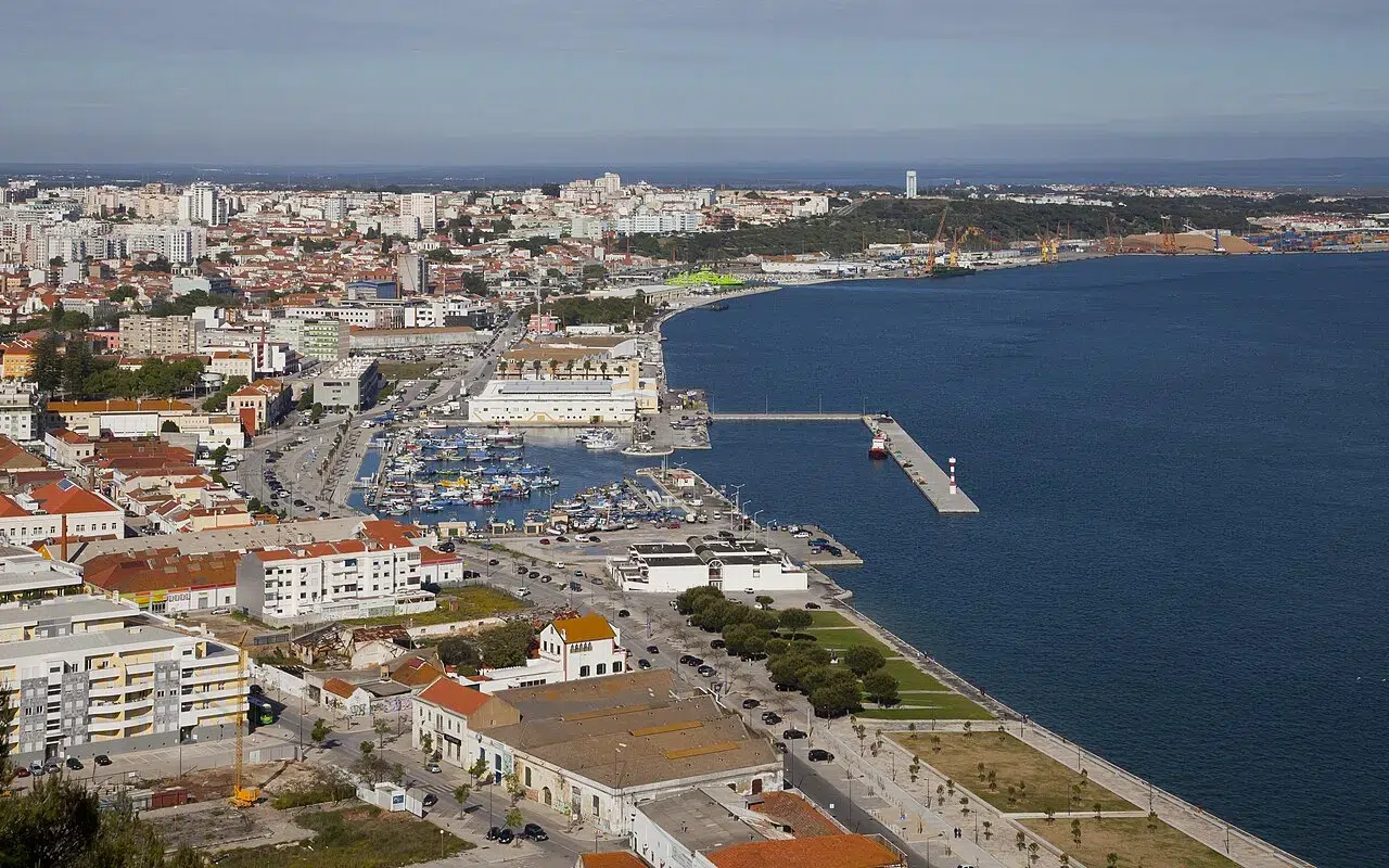 Setúbal et Tróia — quintas viticoles et plages secrètes